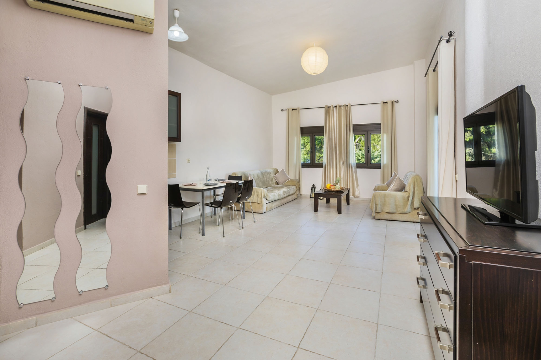 Tiara Holidays - Ohana Hotel - Two Bedroom Family Apartment - dnevna soba
